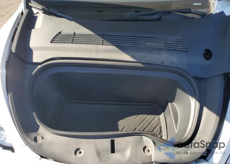 2021 Tesla Model Y z USA, uszkodzony, nr VIN 5YJYGDEE0MF303765